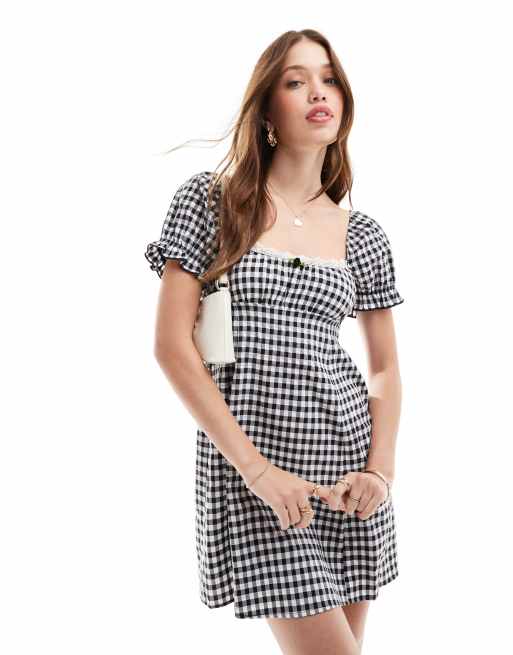 Miss Selfridge - Sort minikjole med blondekant og gingham-tern