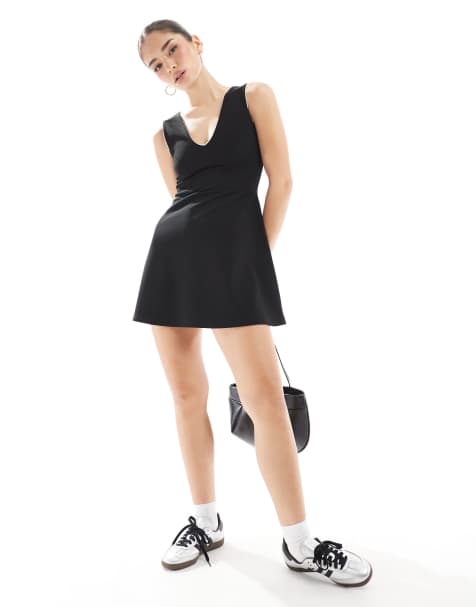 Miss Selfridge - Sort minikjole med V-hals, svaj og blondekant - view 1