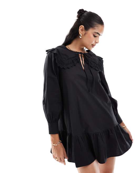 Miss Selfridge - Sort smock-kjole i minilængde i poplin med krave med broderi