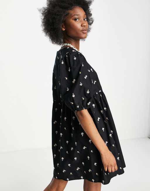Miss Selfridge - Sort smock-kjole med marguerit-broderinger, 2 af 4