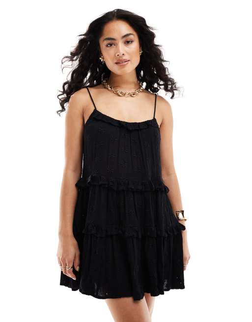 Miss Selfridge - Sort strand-minikjole med bindeskuldre og broderier