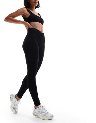 Miss Selfridge - Sorte og sømløse leggings med ribkant og V-formet snit fortil