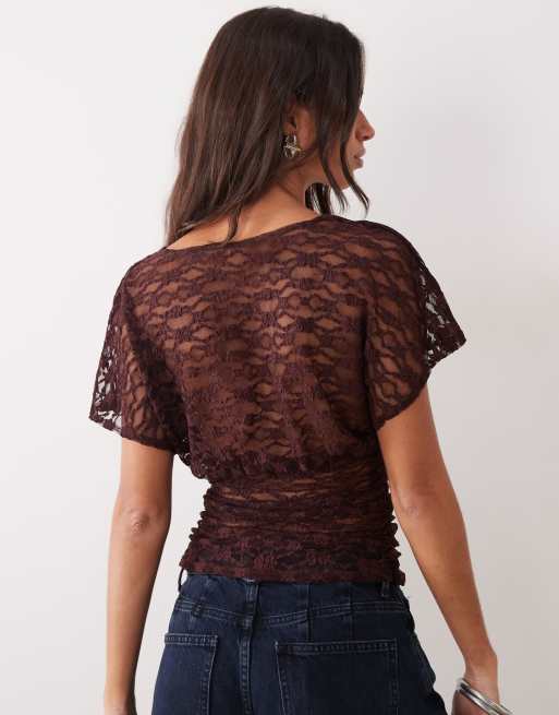 Miss Selfridge Spitzentop mit V-Ausschnitt und geraffter Taille in Braun, 4 von 4