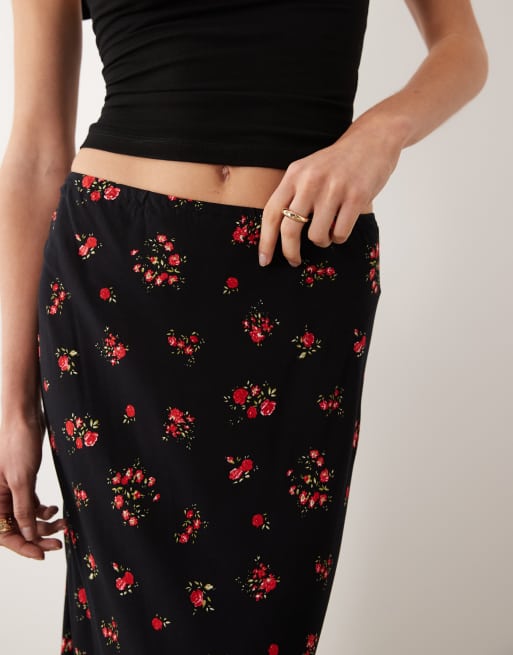 Miss Selfridge spun column maxi skirt with slit in black floral, 4 of 5