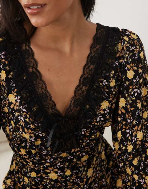 Miss Selfridge spun maxi tea dress with lace trim in dark floral, 3 of 4