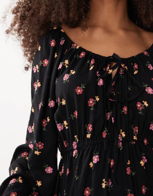 Miss Selfridge - Spundet tea-minikjole med dyb rund hals og småblomstret print, 4 af 4
