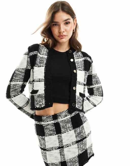 Miss Selfridge – Stickad kofta i bouclé