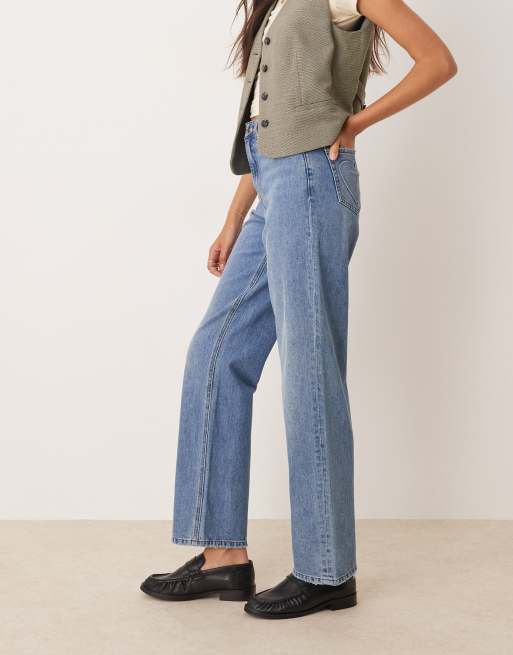Miss Selfridge – Straight Jeans in blauer Waschung mit Herztaschen, 2 von 5