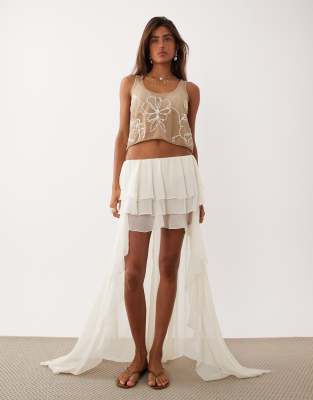 Miss Selfridge - Strand-Maxirock aus Chiffon in Creme mit Rüschen und nach hinten abfallendem Saum-Weiß