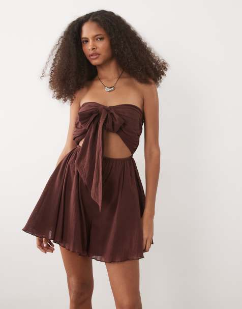 Miss Selfridge - Strandplaysuit van kaasdoek met gestrikte voorkant in chocoladebruin - view 1
