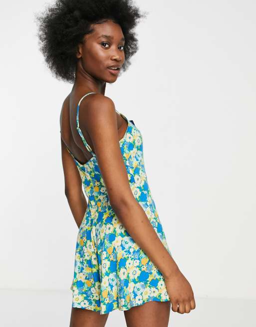 https://images.asos-media.com/products/miss-selfridge-strappy-romper-playsuit-in-blue-cluster-floral/201328937-2?$n_640w$&wid=513&fit=constrain