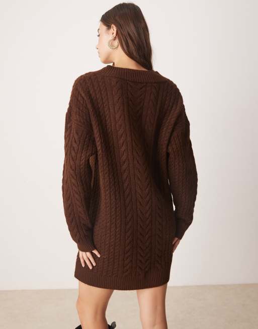 Miss Selfridge – Strick-Midikleid in Schokobraun mit Zopfmuster und V-Ausschnitt, 4 von 4