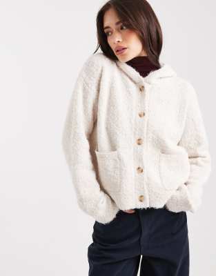 Miss Selfridge - Strickjacke aus Bouclé in Haferbeige mit Knöpfen und Kapuze-Neutral