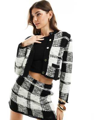 Miss Selfridge - Strickjacke aus Bouclé-Bunt