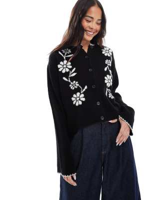 Miss Selfridge - Strickjacke aus gestricktem Blumen-Jacquard in Kontrastdesign-Schwarz