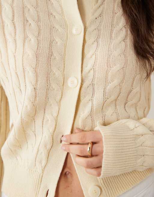 Miss Selfridge – Strickjacke in Buttermilchgelb mit Rundhalsausschnitt und Zopfmuster, 2 von 4