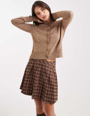 Miss Selfridge - Strickjacke in Camel mit Rundhalsausschnitt-Neutral