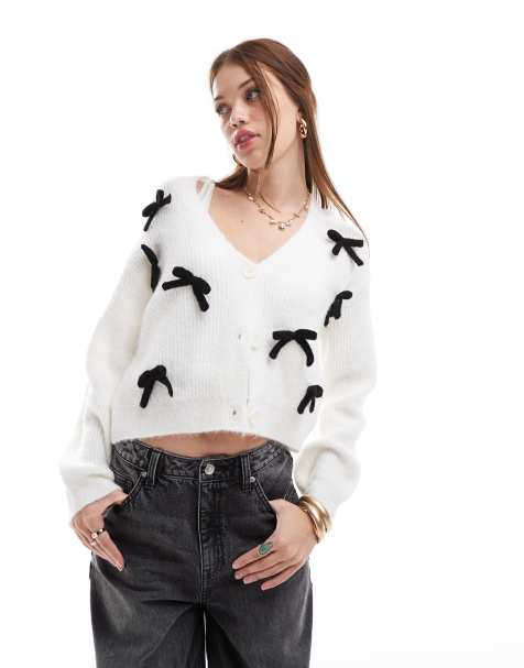 Miss Selfridge – Strickjacke in Creme mit schwarzer Schleifenverzierung - view 1