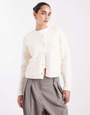 Miss Selfridge - Strickjacke in Cremeweiß mit Taschen-Detail