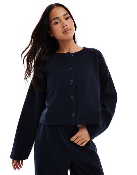 Miss Selfridge – Strickjacke in Marineblau mit weicher Rippenstruktur - view 1