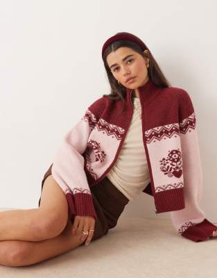 Miss Selfridge - Strickjacke in Pflaume mit Reißverschlussdetail und Muster-Bunt