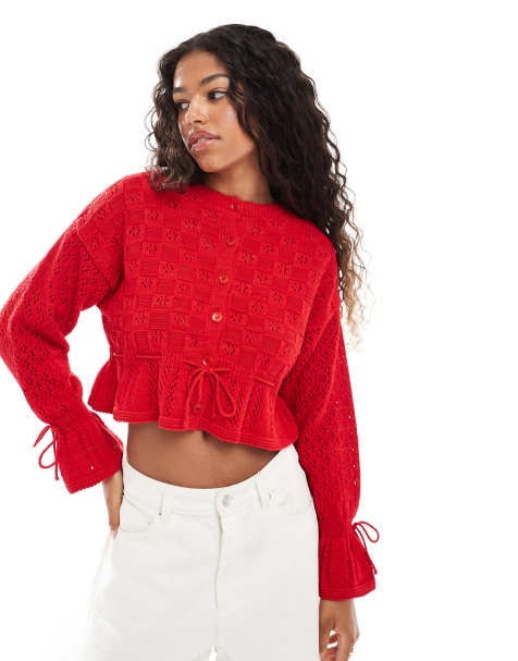 Miss Selfridge – Strickjacke in Rot mit Rüschen und Bindedetail an Taille - view 1