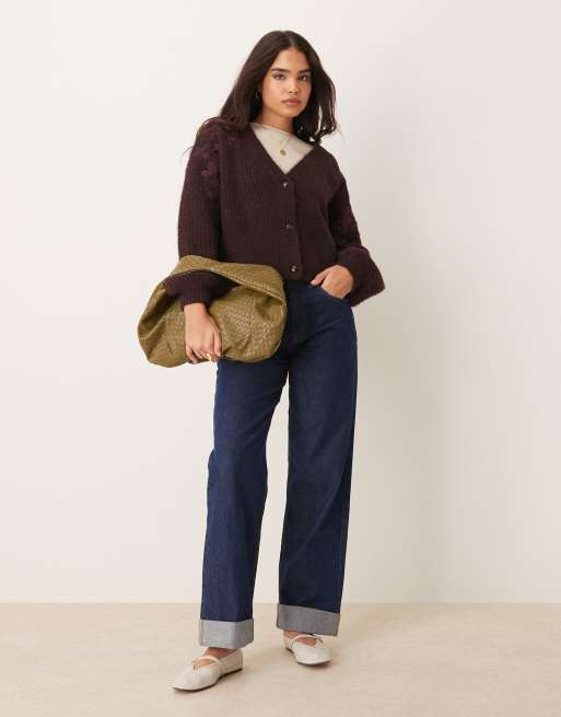 Miss Selfridge – Strickjacke in Schokobraun mit Blumenstickerei, 3 von 4