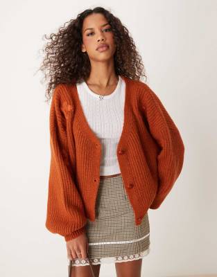 Miss Selfridge - Strickjacke in Schokobraun mit Blumenstickerei-Rot