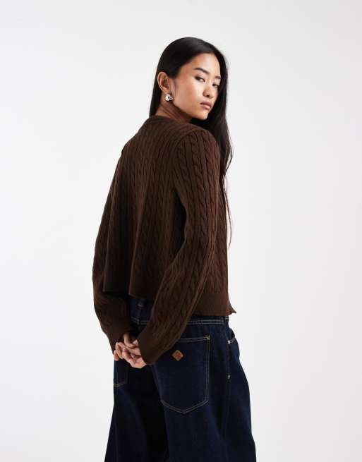 Miss Selfridge – Strickjacke in Schokoladenbraun mit Zopfmuster und Rundhalsausschnitt, 2 von 4