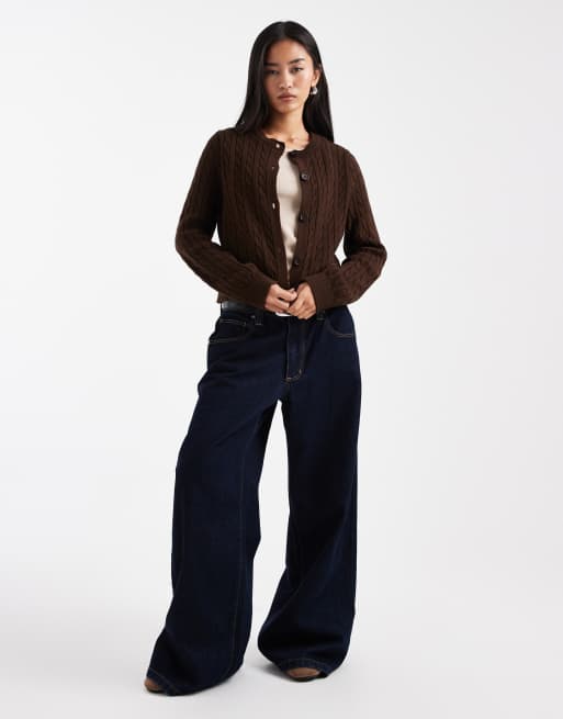 Miss Selfridge – Strickjacke in Schokoladenbraun mit Zopfmuster und Rundhalsausschnitt, 3 von 4