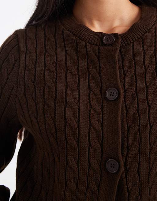 Miss Selfridge – Strickjacke in Schokoladenbraun mit Zopfmuster und Rundhalsausschnitt, 4 von 4
