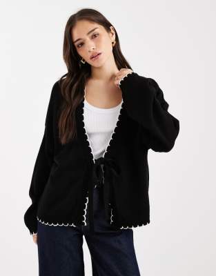 Miss Selfridge - Strickjacke in Schwarz mit Languettenstich und Bindedetail
