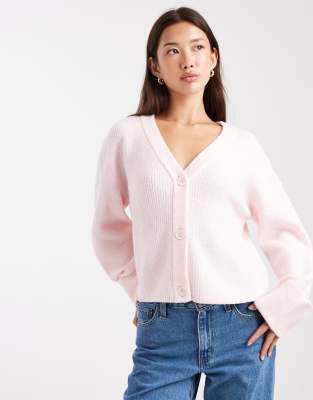 Miss Selfridge - Strickjacke in Zartrosa mit breiten Bündchen und V-Ausschnitt-Grau