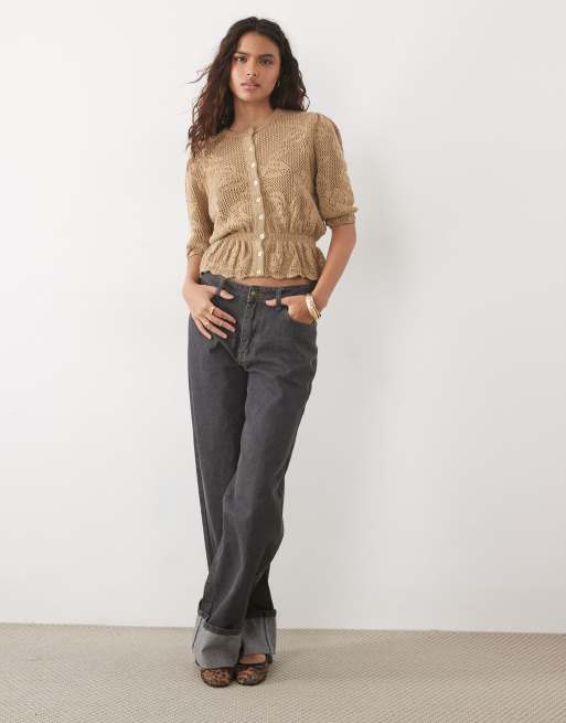 Miss Selfridge Strickjacke mit Blumenmuster und Peplum-Saum in Haferfarben, 2 von 4