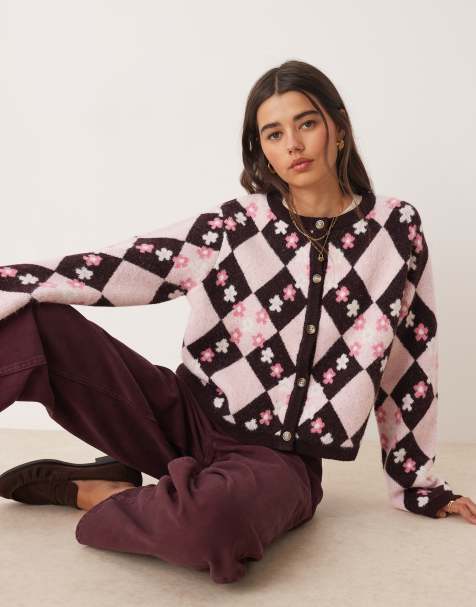 Miss Selfridge – Strickjacke mit Rauten-Blumenmuster im monochromen Design - view 1