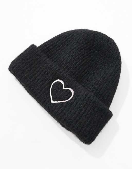 Miss Selfridge – Strickmütze in Schwarz mit Herzstickerei, 3 von 3