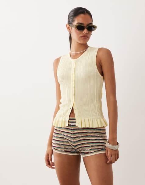 Miss Selfridge Strickoberteil mit Knopfleiste und Peplum-Saum - view 1