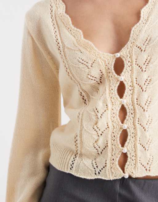 Miss Selfridge – Strickpullover aus Pointelle in Buttermilchgelb mit Kunstperlenverzierung, 2 von 4