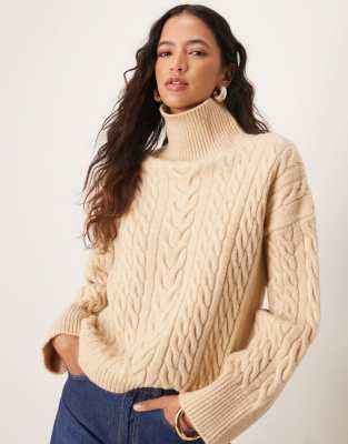 Miss Selfridge - Strickpullover in Buttermilchbeige mit Zopfmuster und Stehkragen-Neutral