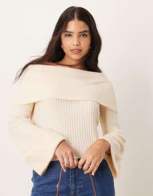 Miss Selfridge - Strickpullover in Cremeweiß mit Carmen-Ausschnitt und breitem Bündchen-Neutral