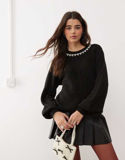 Miss Selfridge – Strickpullover in Schwarz mit Zopfmuster und Kunstperlen- und Strassbesatz am Ausschnitt - view 1