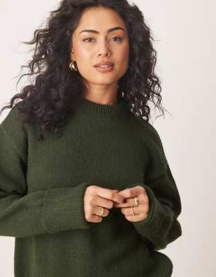 Miss Selfridge - Strickpullover in Tannengrün mit Rundhalsausschnitt