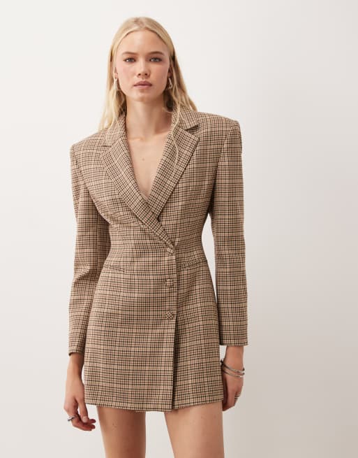 Miss Selfridge strong shoulder cinched blazer dress in check, 3 of 4