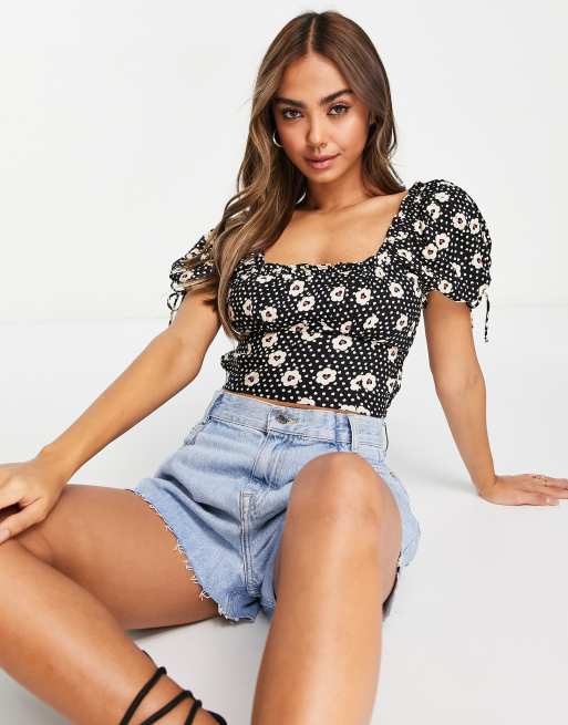 Miss Selfridge – Strukturierte Bluse mit Herz- und Gänseblümchenmuster und Knopfleiste 