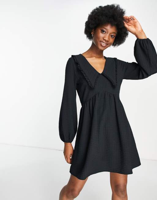 Miss Selfridge – Strukturiertes Hängerkleid in Schwarz mit Kragen
