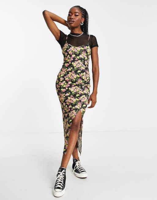 Miss Selfridge – Sukienka bodycon midi w drobny kwiatowy wzór z siateczkowym T-shirtem 2 w 1