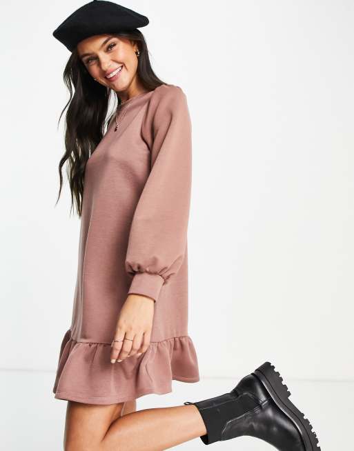 Miss Selfridge – Sukienka dresowa z falbanką w kolorze kawy z mlekiem