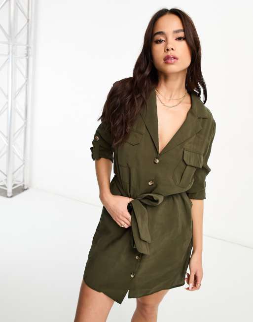 Miss Selfridge – Sukienka koszulowa w stylu utility z paskiem w kolorze khaki 
