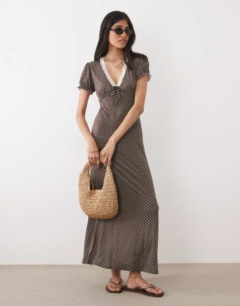 Miss Selfridge – Sukienka maxi w groszki z dekoltem V i koronkowym wykończeniem - view 1