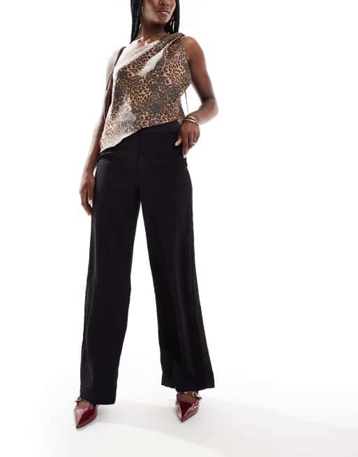 Miss Selfridge – Svara smokingbyxor i satin med sidorand och vida ben, 2 av 5